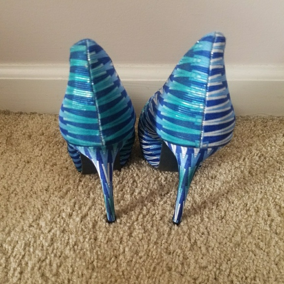 Heels - Picture 4 of 4